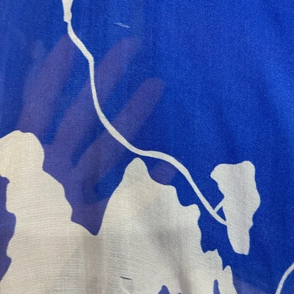 Italian blouse one size fits all the fabric has some in perfections - Picture 7 of 8